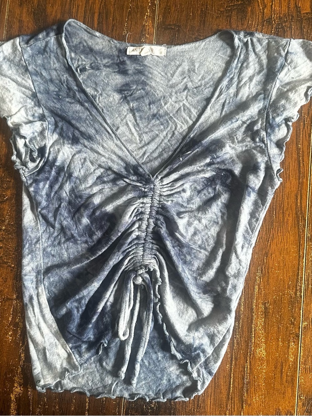 Ruched V-Neck Crop Top in Washed Blue